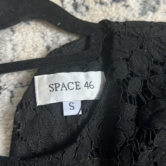 Black lace top - Picture 3 of 4